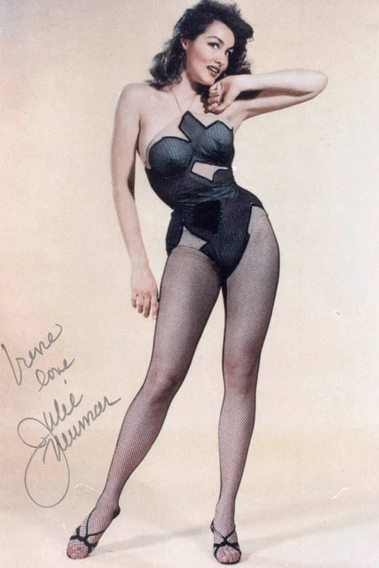 JULIE NEWMAR — 1966 BATMAN TV SHOW CATWOMAN JULIE NEWMAR 8.5X11 SIGNED PHOTO AUTOGRAPH POSTER