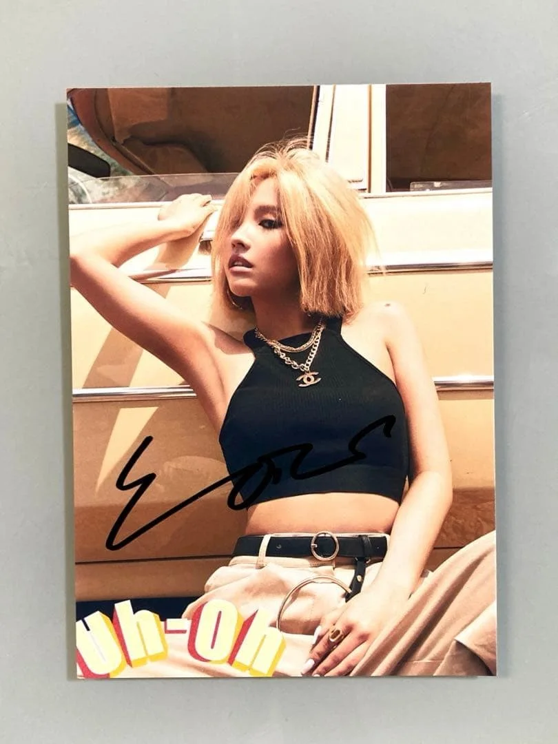 Jeon So-yeon — Jeon So-yeon GIDLE Hand Signed Photo 5 x 7 in Autograph With Certificate Japan, image 3