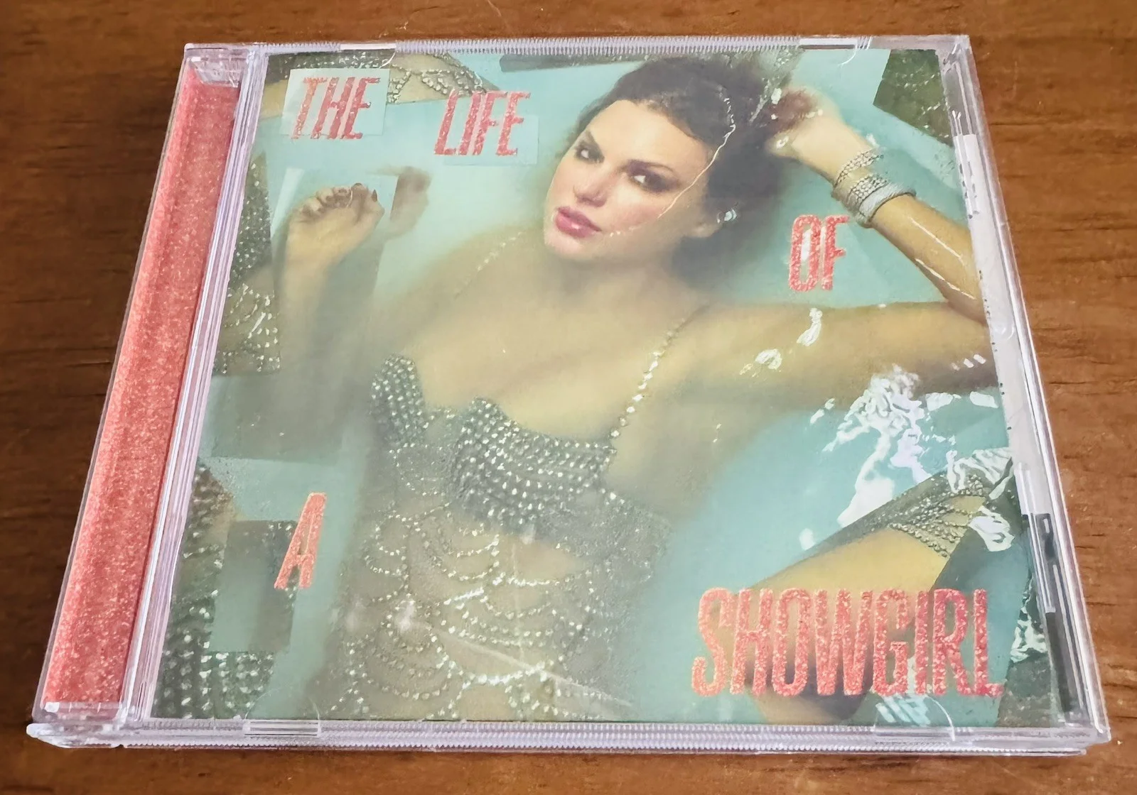 Taylor Swift Hand-Signed "The Life of a Showgirl" CD Album Insert - JSA COA, изображение 2