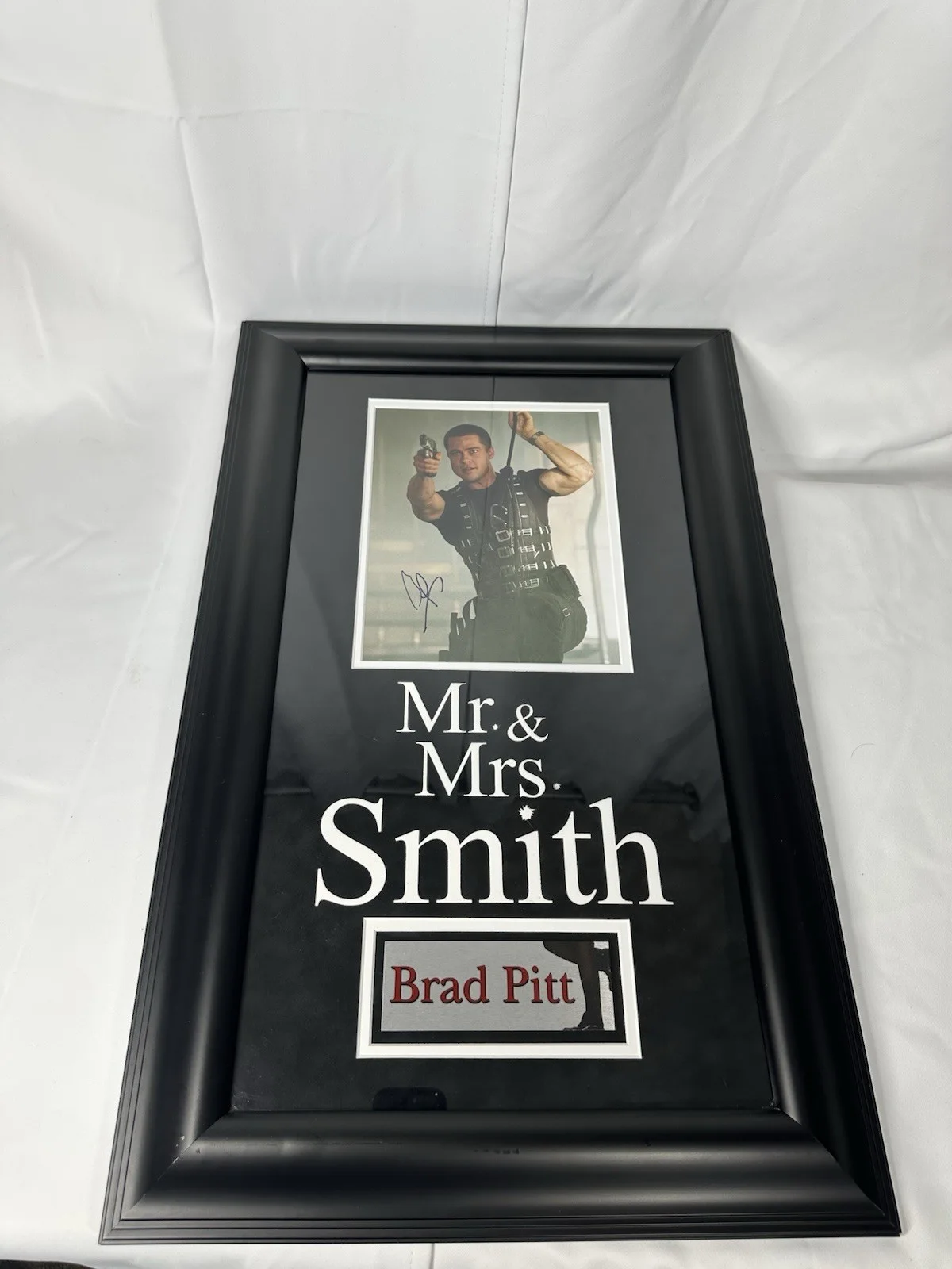 BRAD PITT — Brad Pitt Angelina Jolie signed Mr. and Mrs. Smith Framed Set, изображение 4