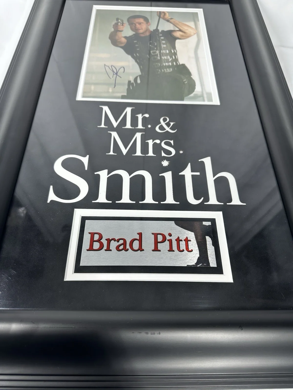 BRAD PITT — Brad Pitt Angelina Jolie signed Mr. and Mrs. Smith Framed Set, изображение 5