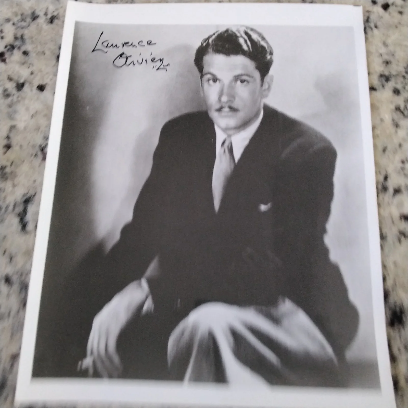Laurence Olivier SIGNED Photo Movie Actor Wuthering Heights Hamlet Marathon Man, image 4