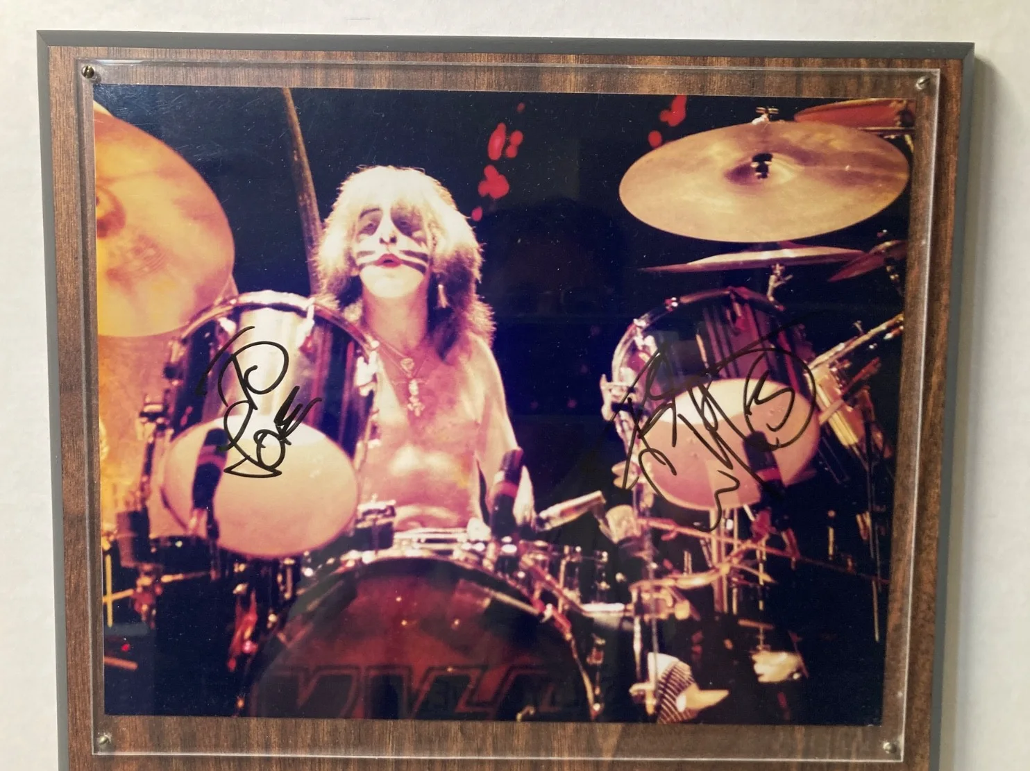 PETER CRISS *SIGNED* 8x10 PHOTO on 12x14 WOOD PLAQUE 5th KISS Convention 1991, изображение 2