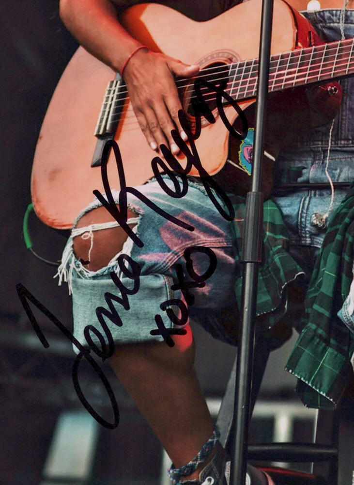 JESSIE REYEZ — Jessie Reyez signed 8x10 Photo EXACT PROOF d Singer EMINEM Full Signature ACOA, изображение 5