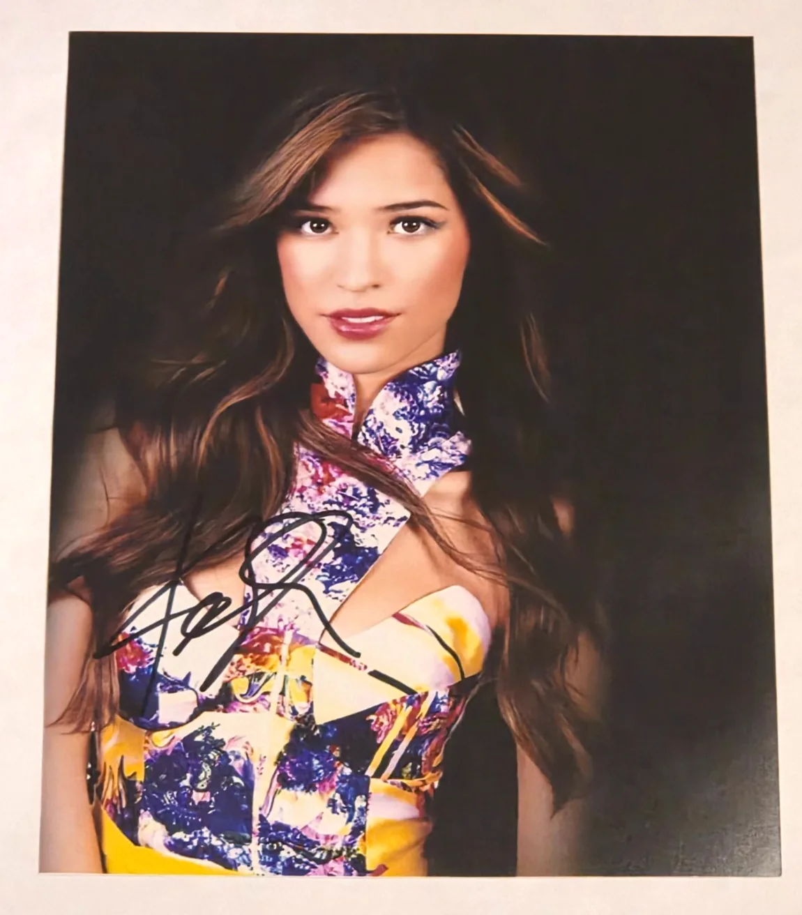 KELSEY ASBILLE CHOW — KELSEY ASBILLE CHOW SIGNED AUTOGRAPHED 8x10 Photo COA auto Yellowstone FARGO