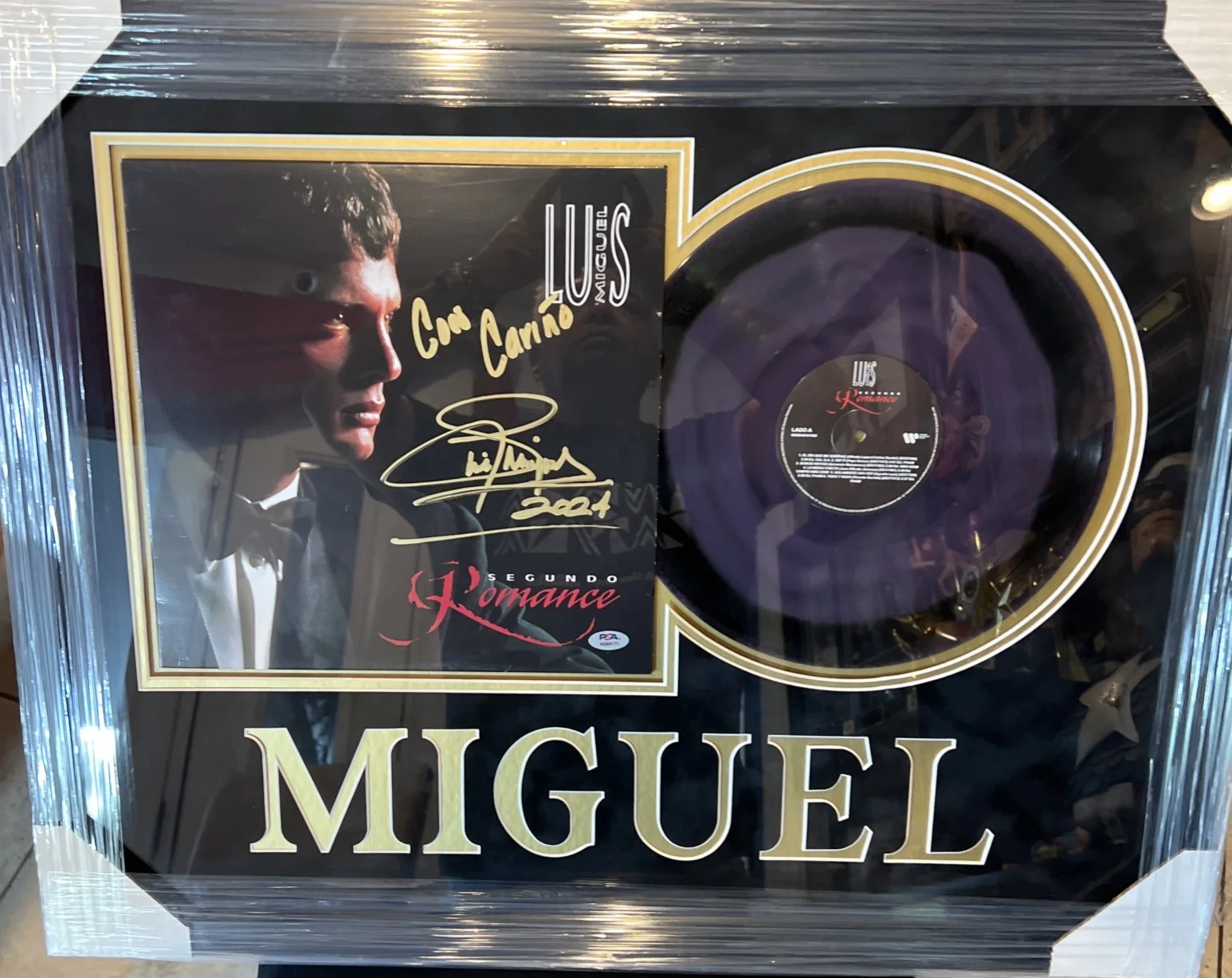 Luis Miguel Singer Signed Autograph Vinyl record With Custum Frame PSA/DNA Auth, изображение 4