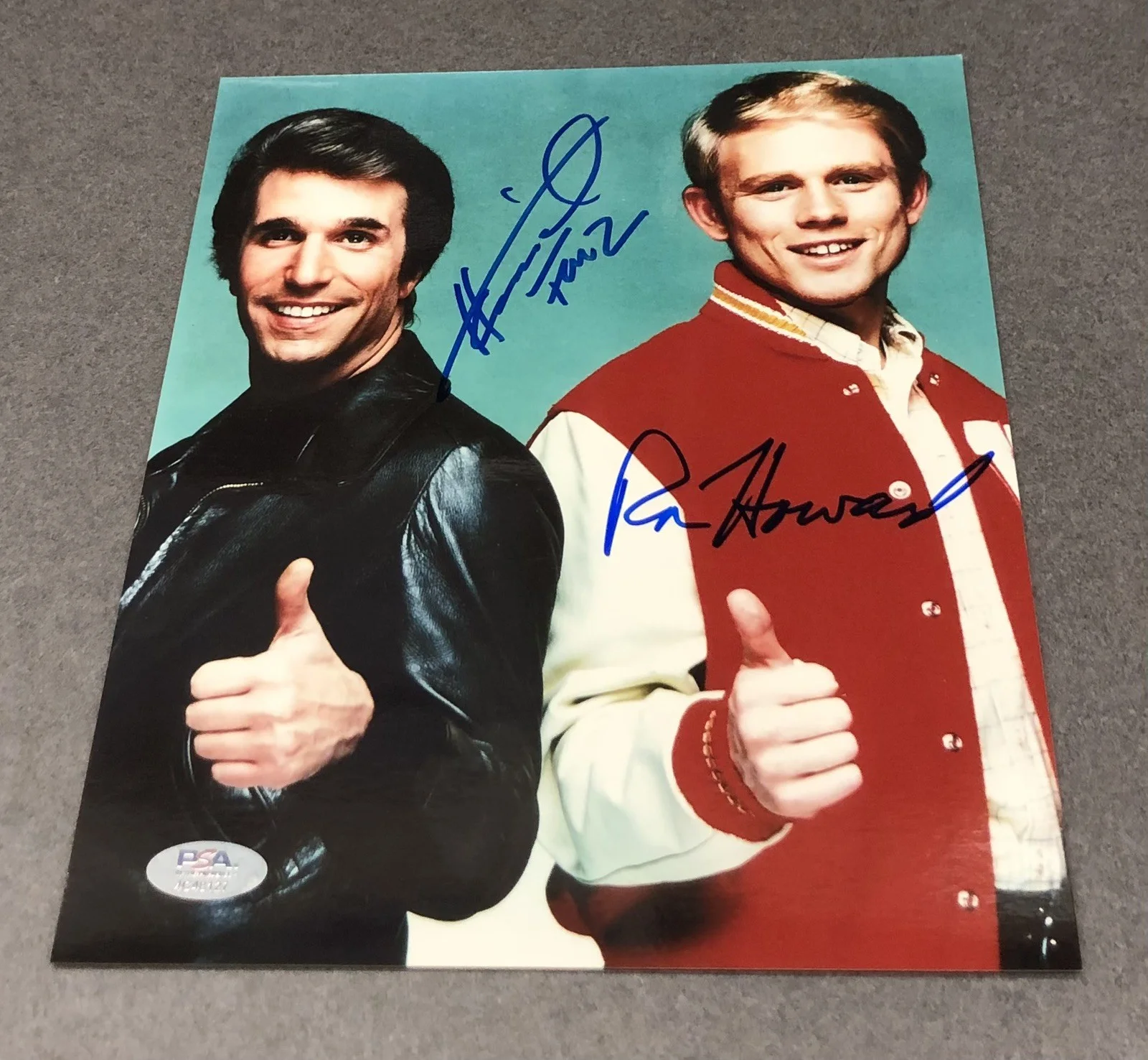 Henry Winkler & RON Howard — Henry Winkler & Ron Howard Happy Days Fonzie & Richie signed 8x10 PSA Autograph