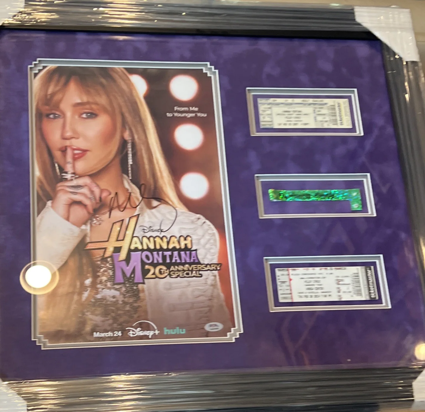 Miley Cyrus Signed Autograph Hannah Montana 12x18 Poster Costume Frame PSA/DNA, image 5