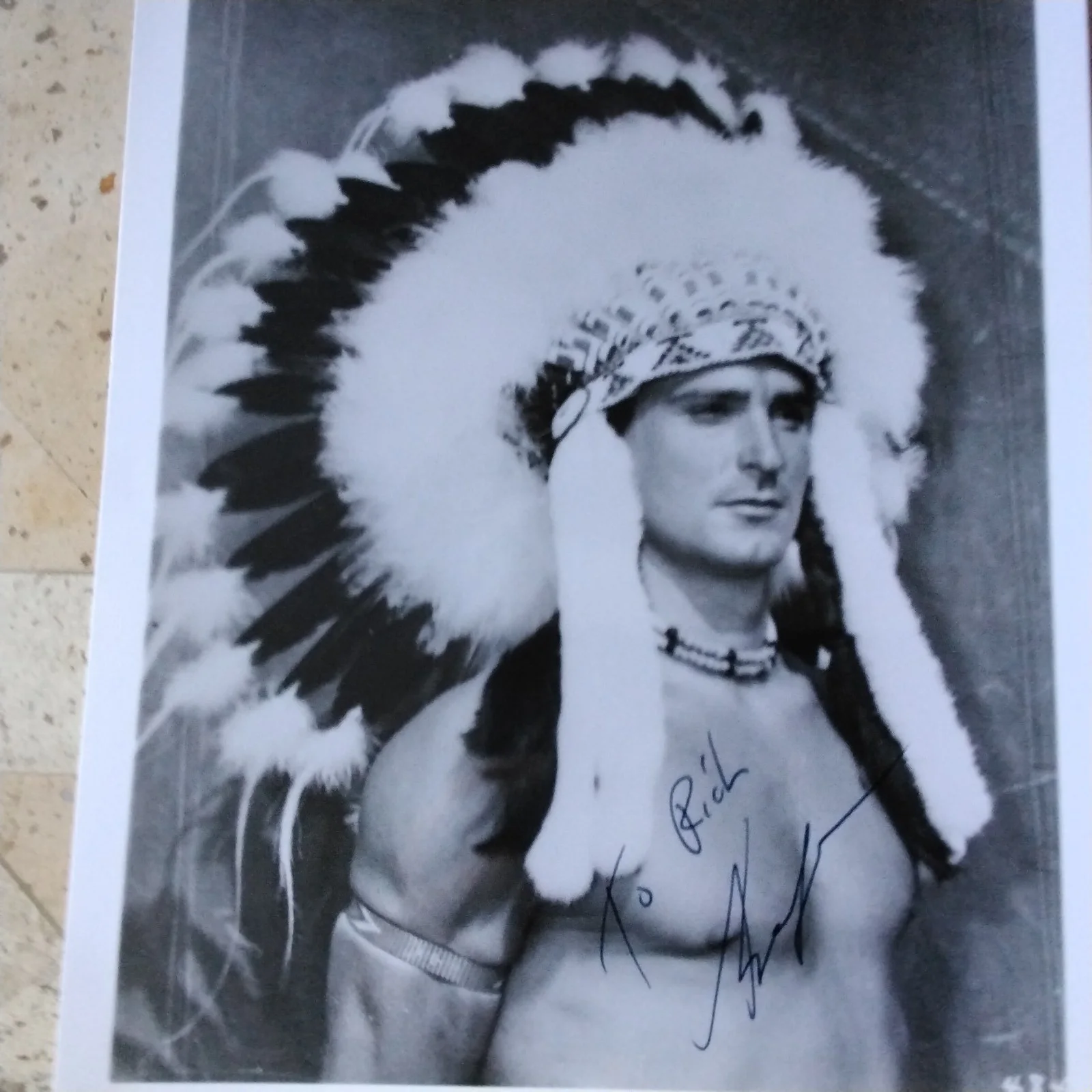 Keith Larsen SIGNED Photo 50s Movie Actor Chief Crazy Horse Flat Top Brave Eagle, изображение 2