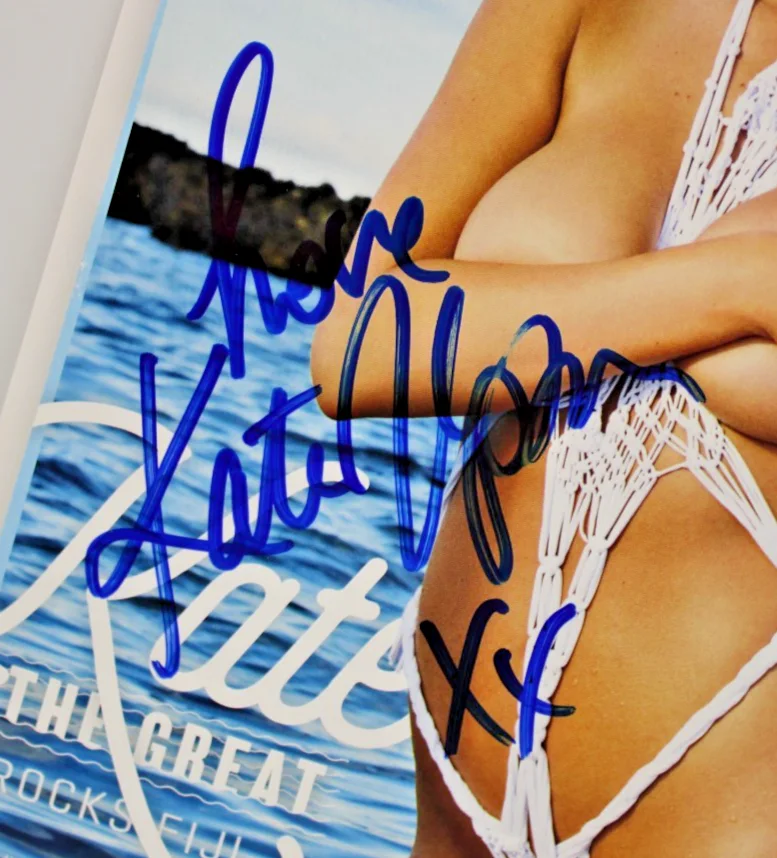 Kate Upton — Kate Upton Signed Sports Illustrated Swimsuit 2017 Magazine Beckett COA Cover, изображение 2