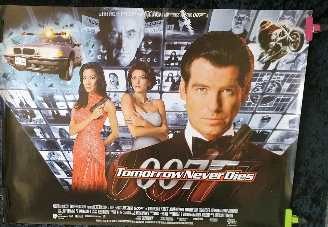 Tomorrow Never Dies (1997) Original UK Quad Movie Poster DS Rolled James Bond, изображение 2