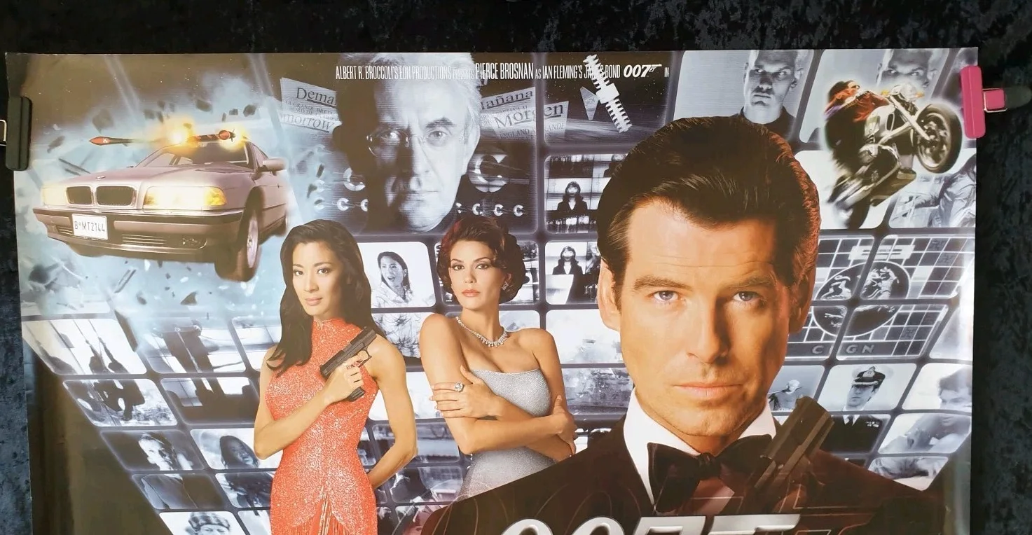 Tomorrow Never Dies (1997) Original UK Quad Movie Poster DS Rolled James Bond, изображение 4
