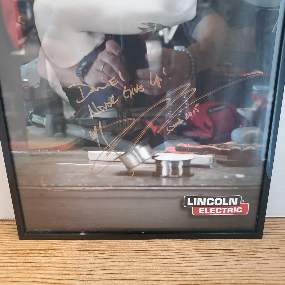 Jessi Combs — Jessi Combs Signed Lincoln Electric 17"×11" Photo SEMA 2015 RARE Rosie Riveter, изображение 4