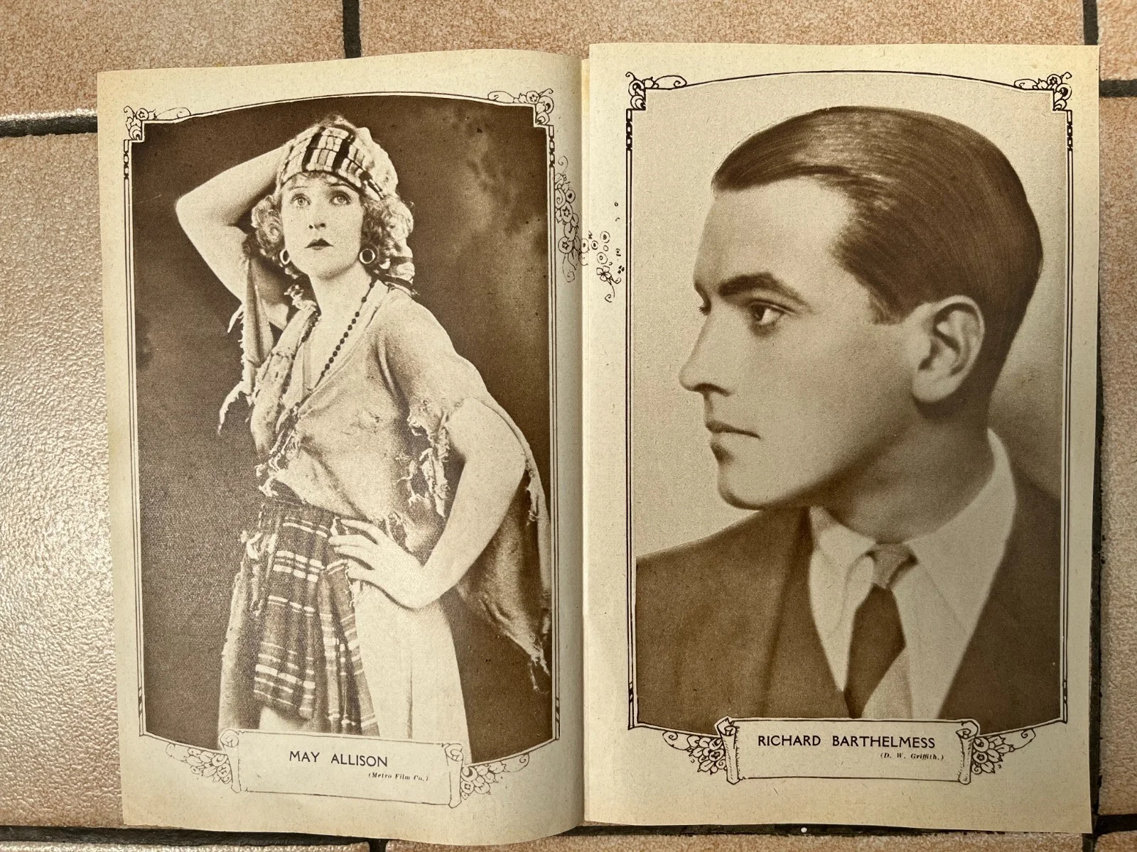 GLORIA SWANSON RUDOLF VALENTINO Others"Picture Show Gallery" 1922, image 4