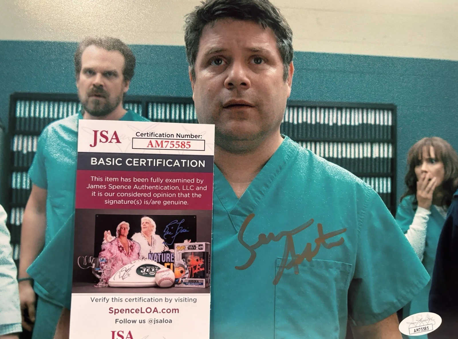 Sean Astin — Netflix Stranger Things Bob Newby Sean Astin Autograph Gloss Photo Mint JSA COA, изображение 3