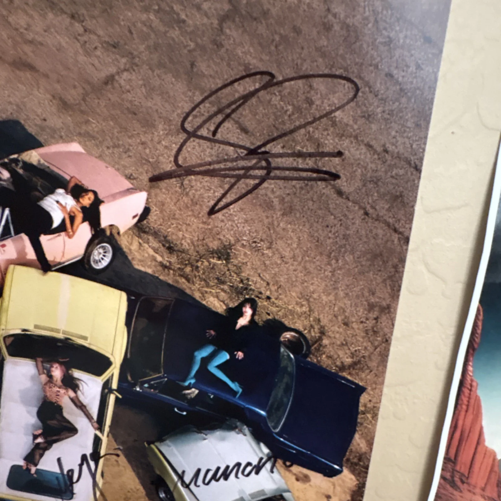 *SIGNED* Katseye BEAUTIFUL CHAOS Hot Topic M&G EXCLUSIVE Poster, image 3
