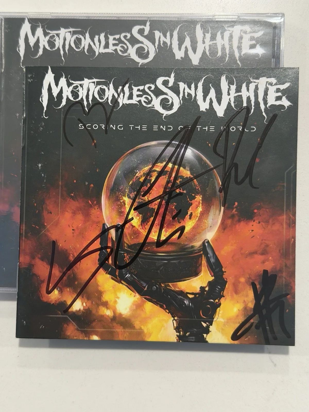 Motionless In White Signed Autographed CD Scoring the End of the World #2, изображение 2