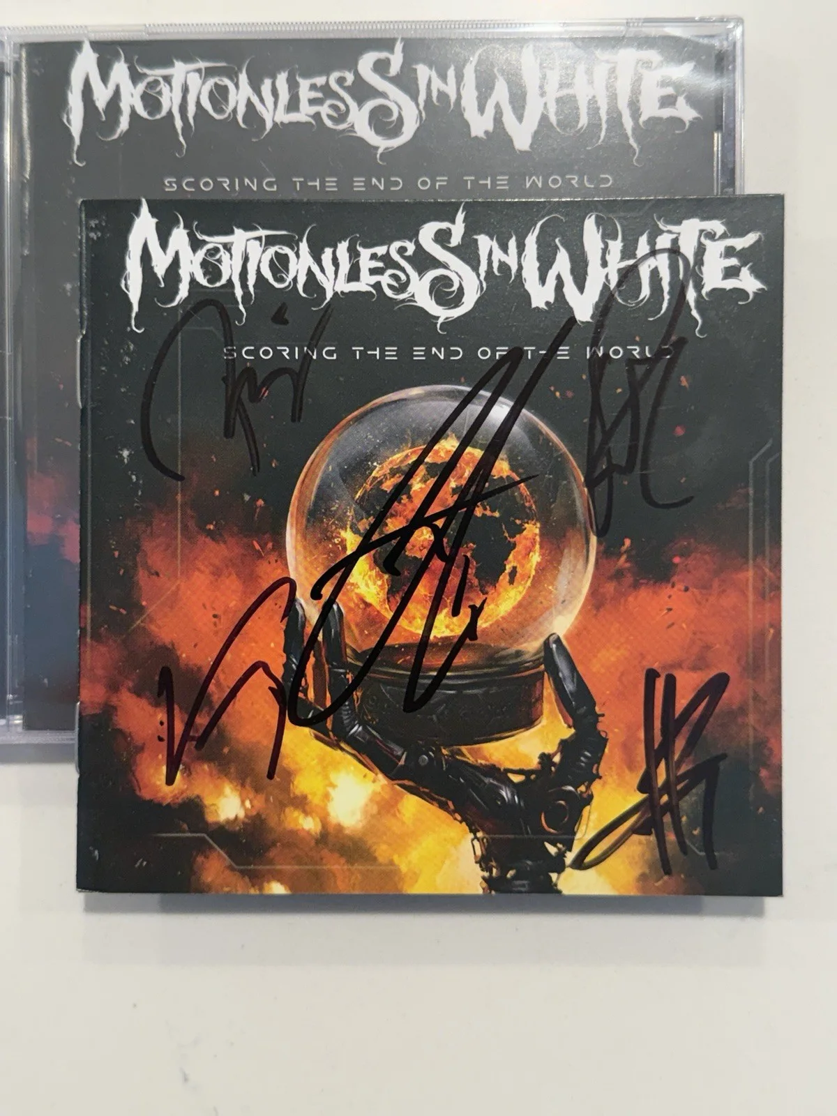 Motionless In White Signed Autographed CD Scoring the End of the World #3, изображение 2