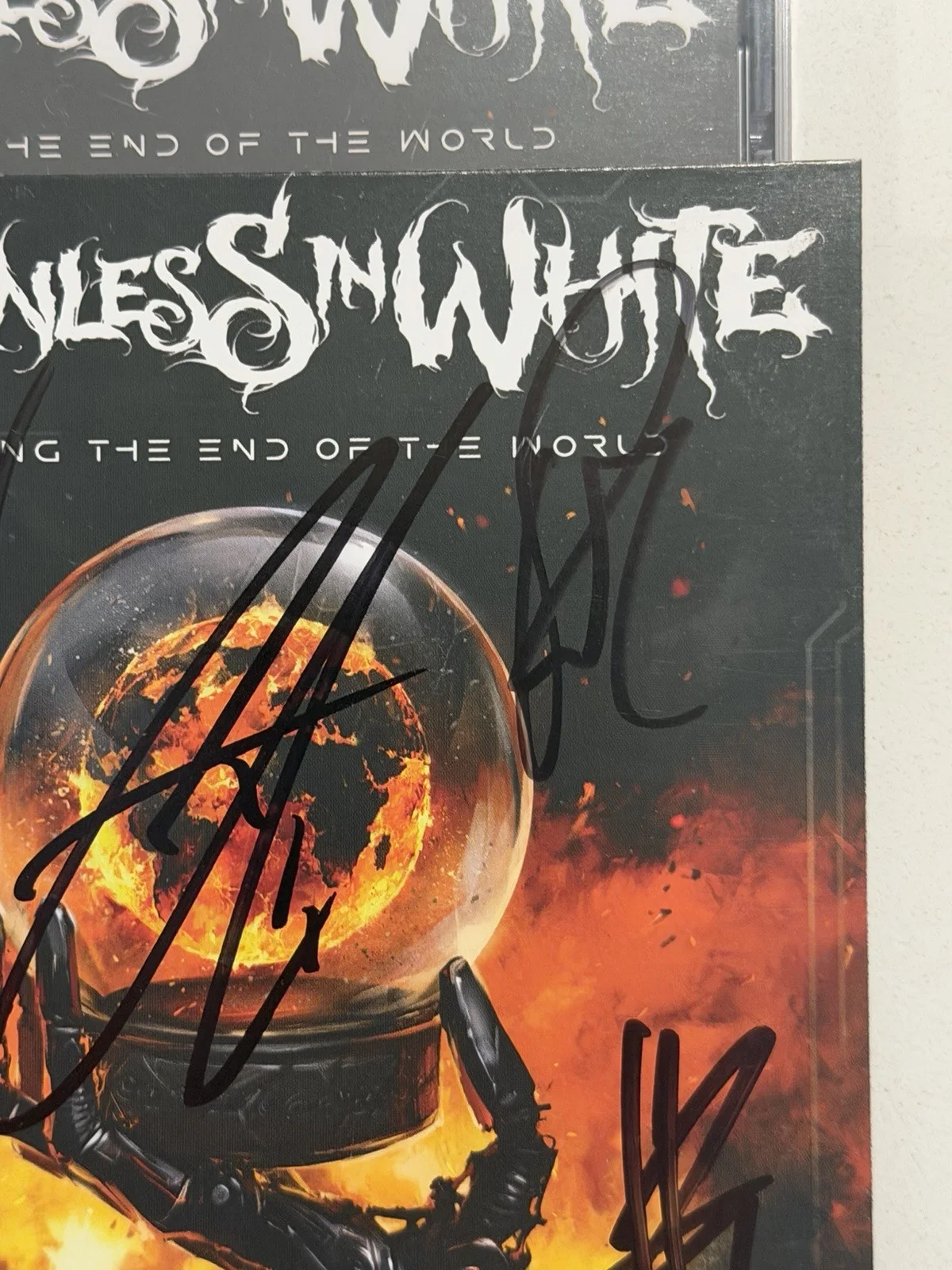 Motionless In White Signed Autographed CD Scoring the End of the World #3, изображение 5