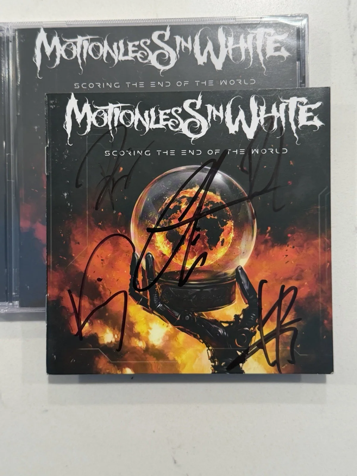Motionless In White Signed Autographed CD Scoring the End of the World #4, изображение 2