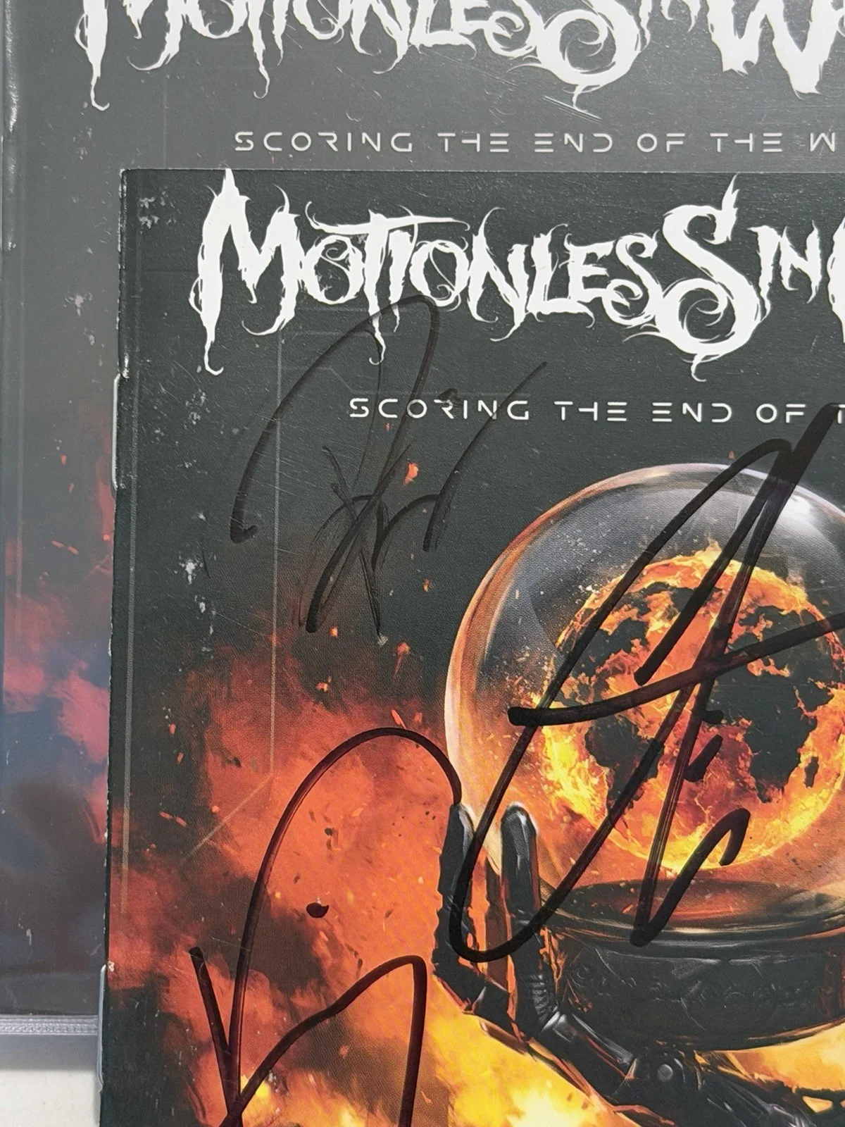 Motionless In White Signed Autographed CD Scoring the End of the World #4, изображение 3