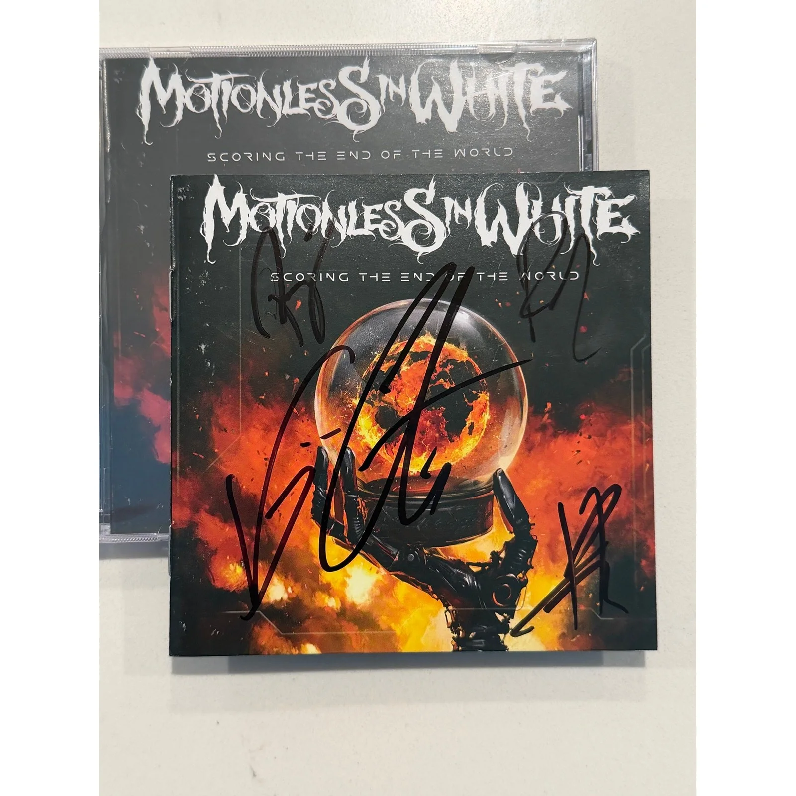 Motionless In White Signed Autographed CD Scoring the End of the World #1, изображение 2