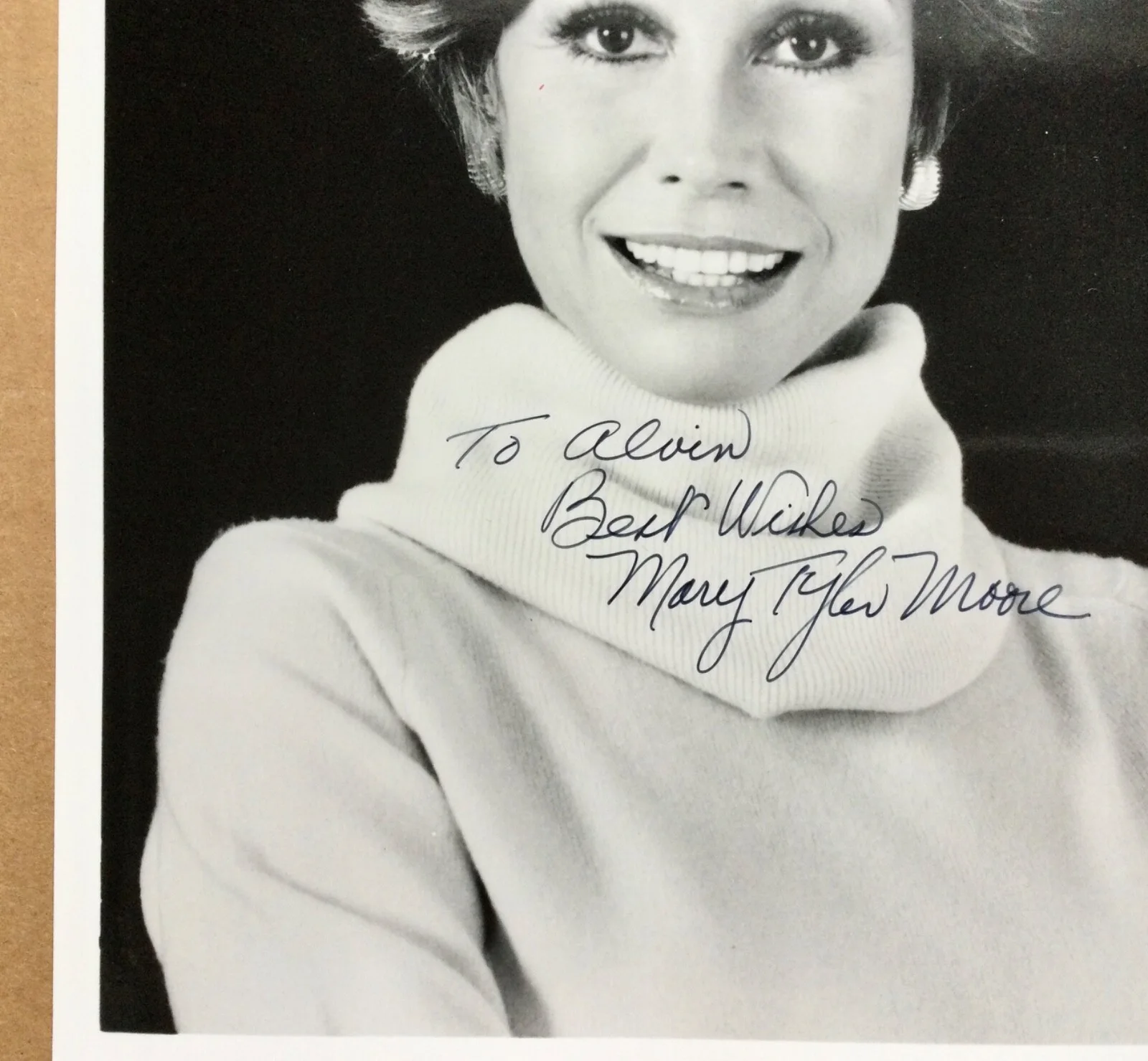Mary Tyler Moore — MARY TYLER MOORE (1936-2017) Original SIGNED AUTOGRAPH Autographed Photo, изображение 2