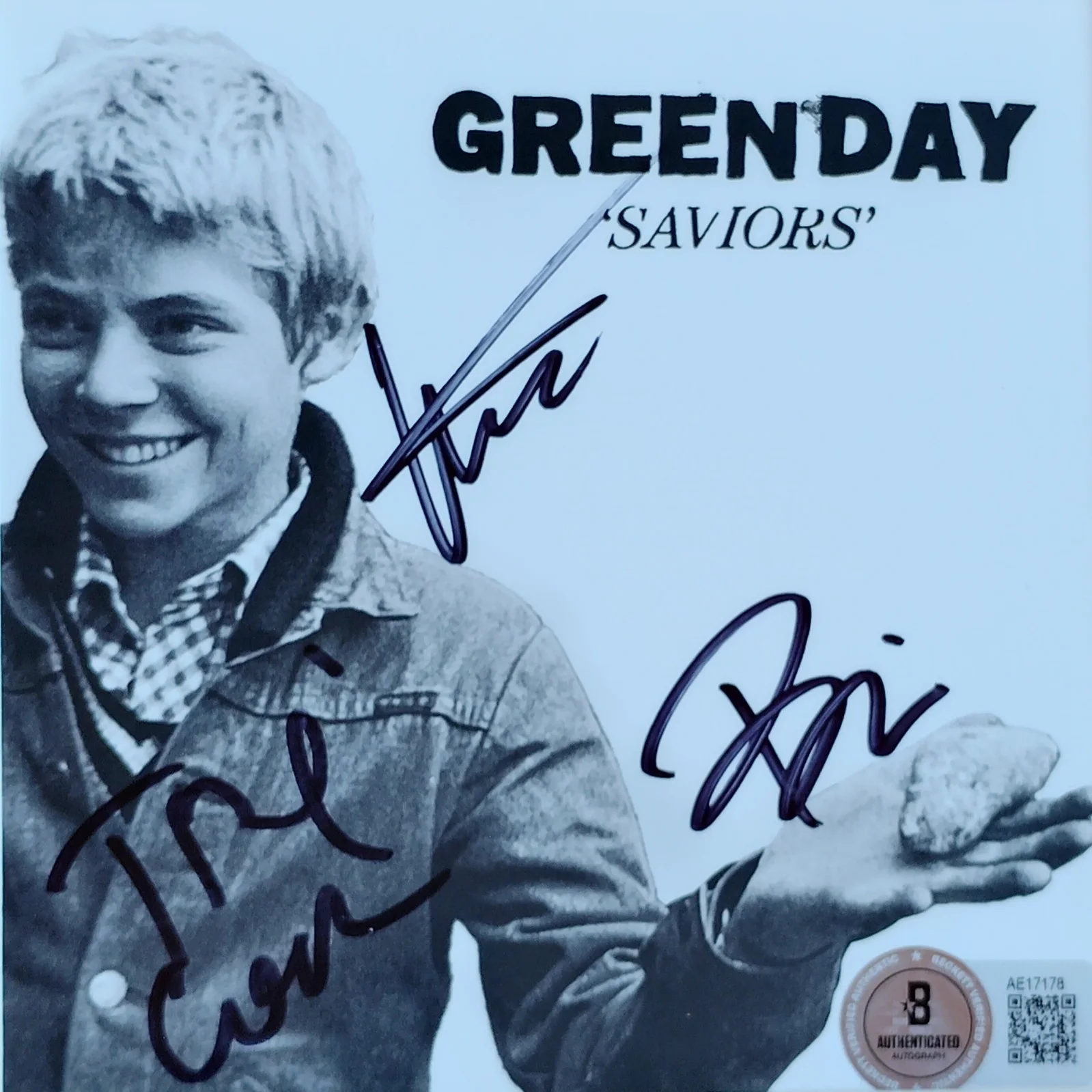 Billie Joe Armstrong, Mike Dirnt, Tre Cool — Green Day Signed Saviors CD Booklet Beckett BAS COA Framed Billie Joe Armstrong, изображение 3