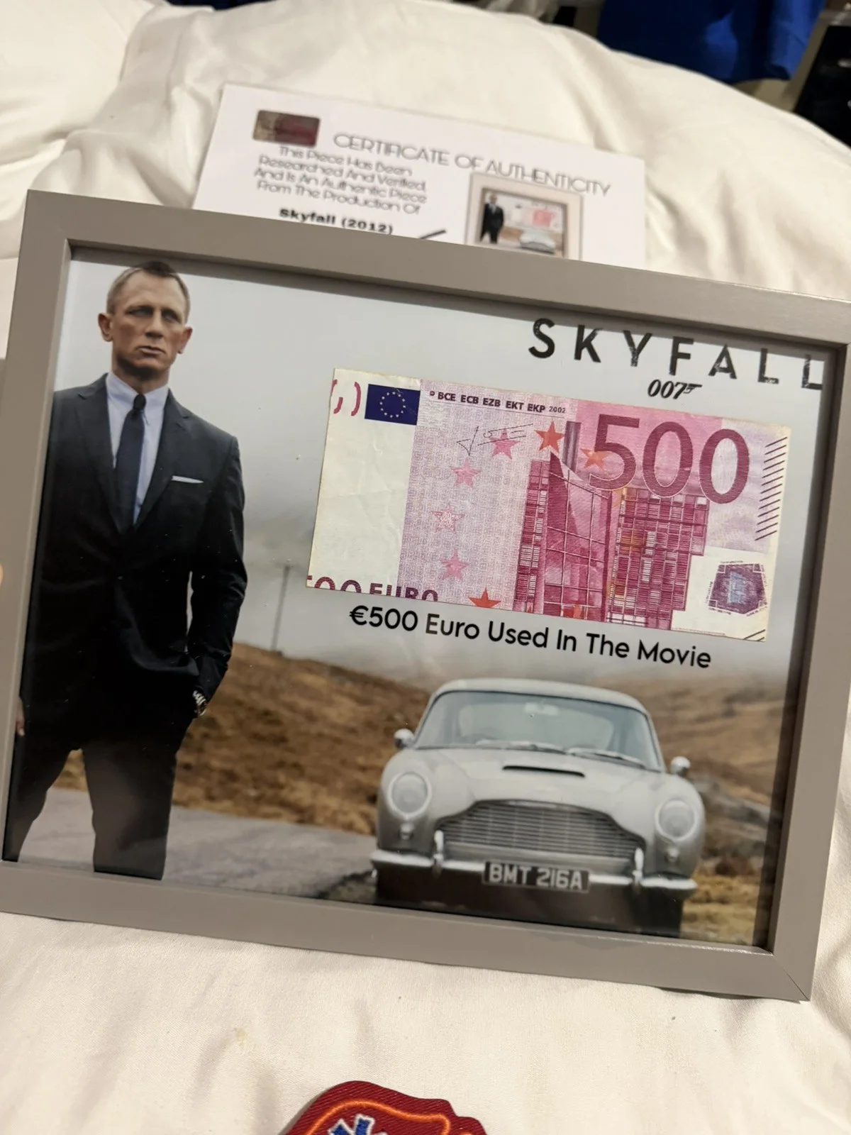 Skyfall Movie Screen Used Prop Film TV COA James Bond Action framed bank note, изображение 3