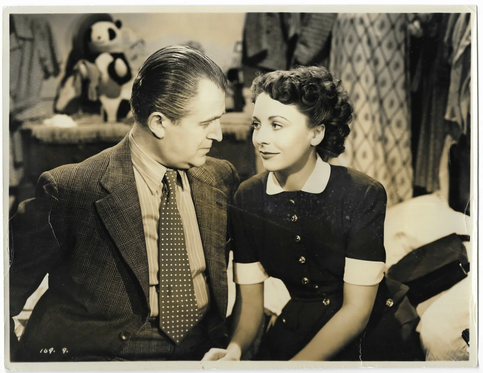 Vintage Rank Movie Studio Photo Huggetts Jack Warner Jane Hylton Scene 1948, изображение 2