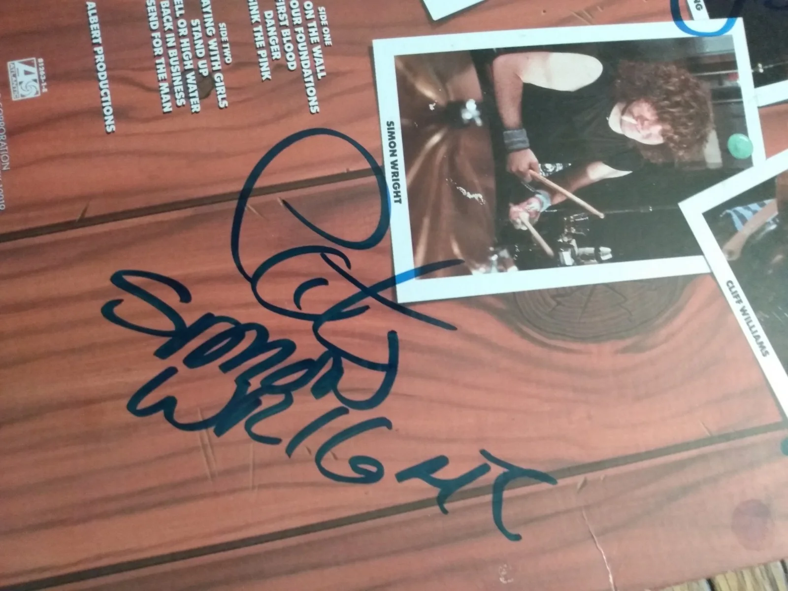 SIGNED AC/DC Vinyl Album Fly on the wall lp. all 5 signatures.Autographed, image 2