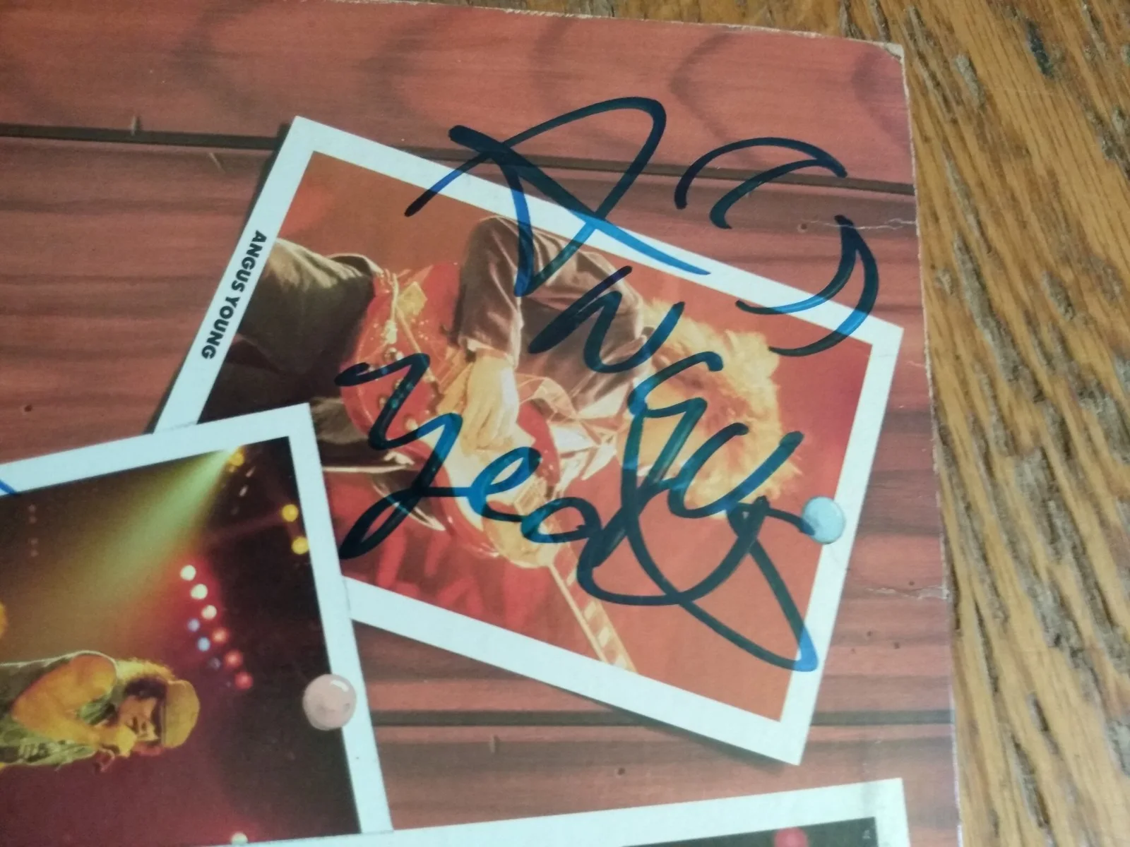 SIGNED AC/DC Vinyl Album Fly on the wall lp. all 5 signatures.Autographed, image 4