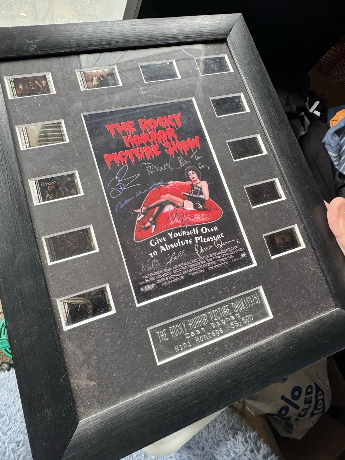 Horrorcells : Cast Signed The Rocky Horror Picture Show (1975) filmcell, изображение 2