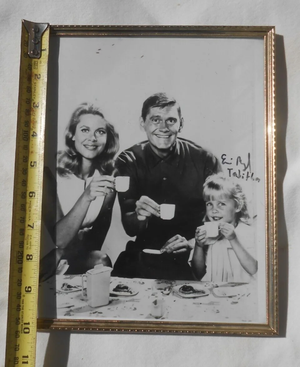 Erin Murphy — Erin Murphy Tabitha Bewitched Photo Autograph Signed 8x10 Black & White Framed, image 2