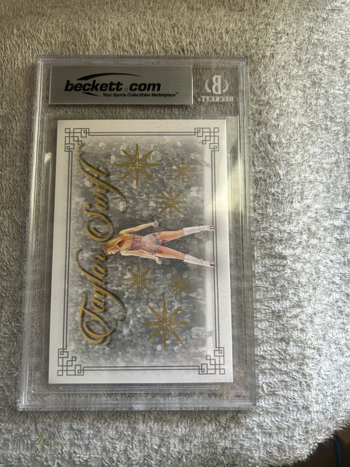 TAYLOR SWIFT Signed CARD BGS BECKETT encapsulated~LIFE OF A SHOWGIRL, изображение 2