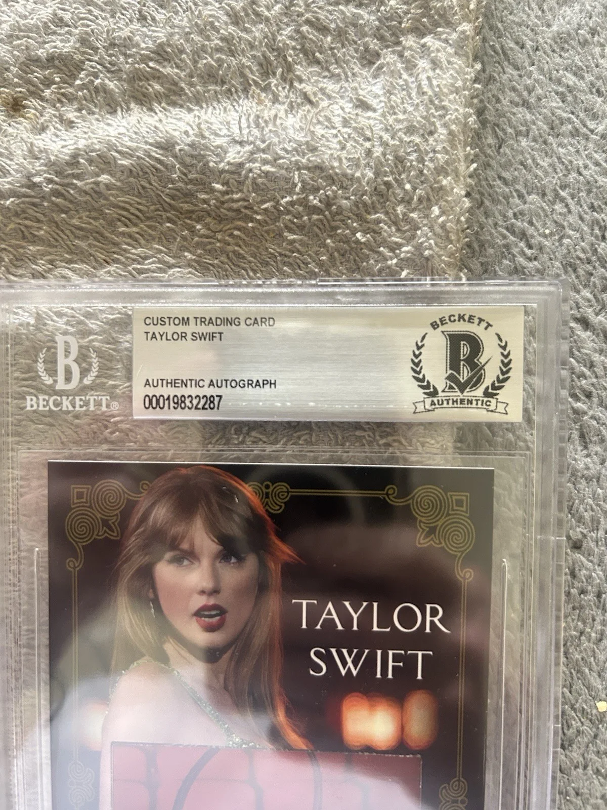 TAYLOR SWIFT Signed CARD BGS BECKETT encapsulated~LIFE OF A SHOWGIRL, изображение 3