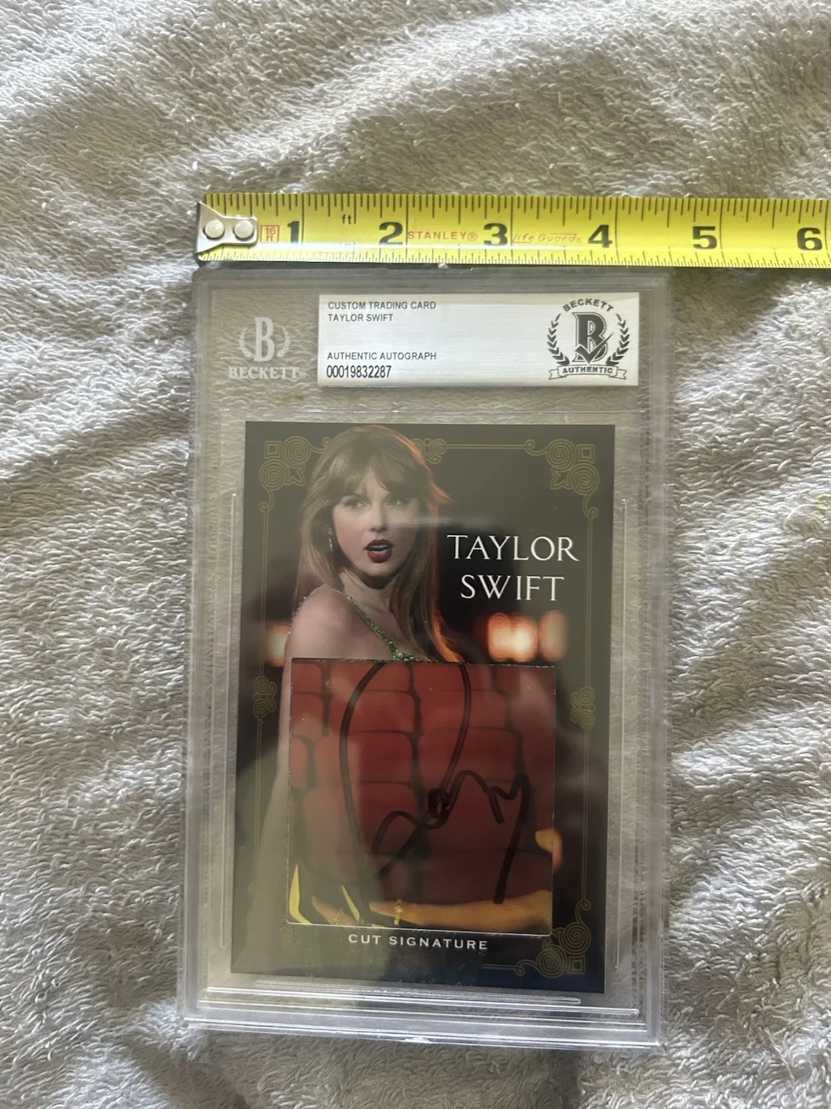 TAYLOR SWIFT Signed CARD BGS BECKETT encapsulated~LIFE OF A SHOWGIRL, изображение 4