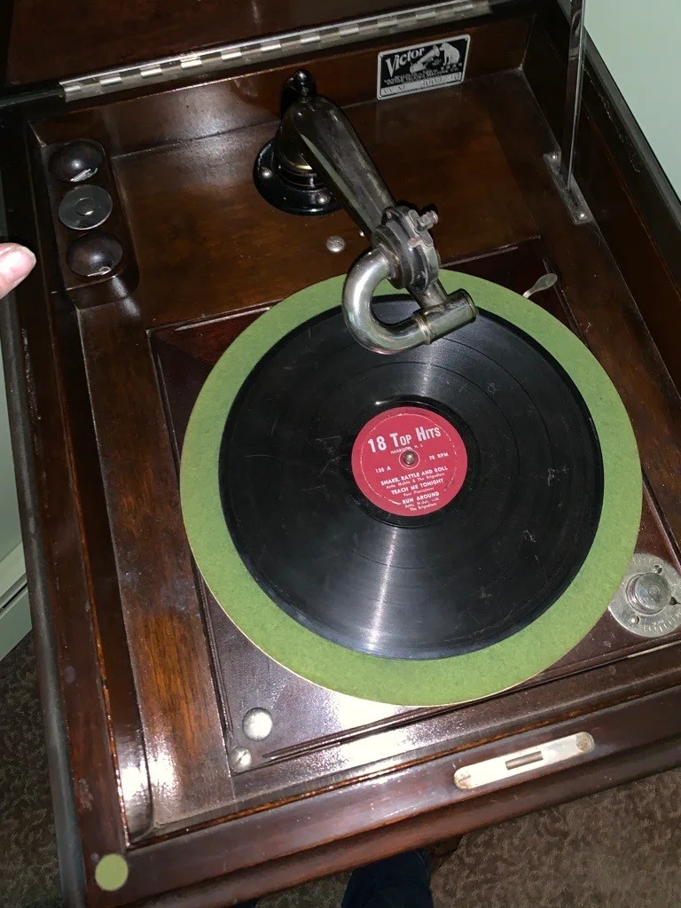 1917 Victor Talking Machine Co Floor Model, image 4