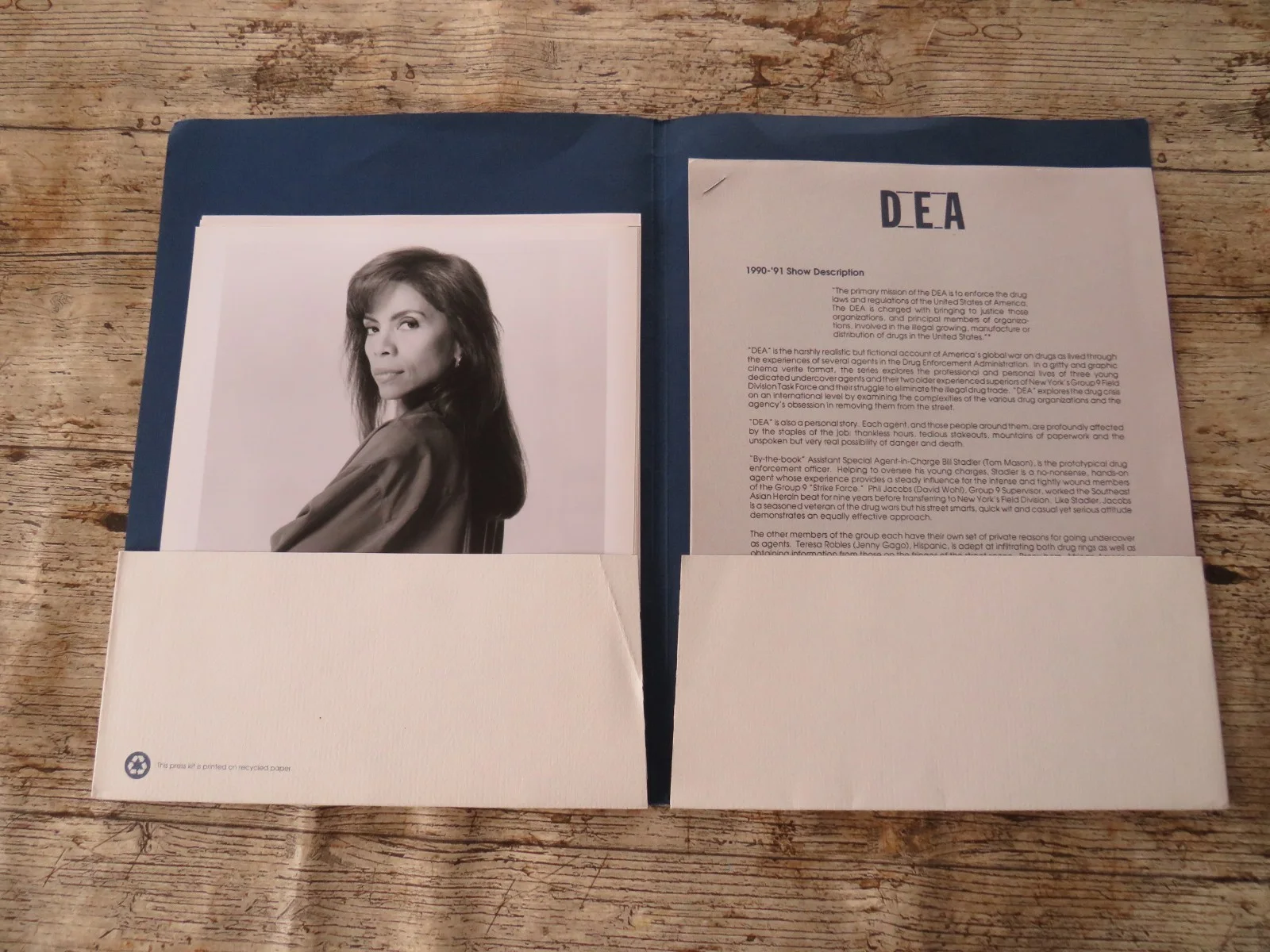 D. E. A. ORIGINAL 1990 FOX / LORIMAR SERIES PRESS KIT Jenna Gago 8 PHOTOS RARE, image 2