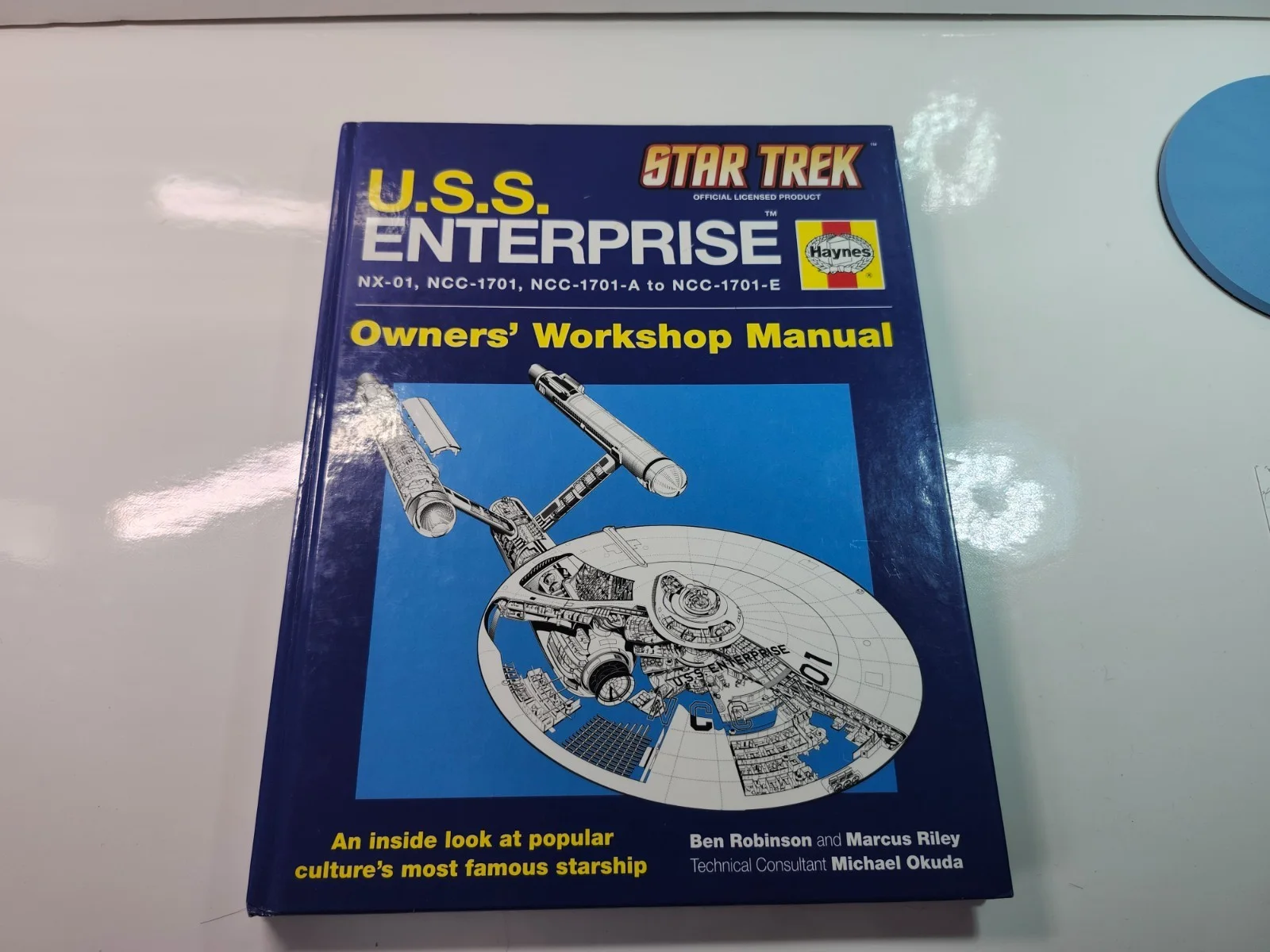 GEORGE TAKEI — GEORGE TAKEI JSA SIGNED STAR TREK HAYNES U.S.S. ENTERPRISE OWNERS MANUAL HC RARE