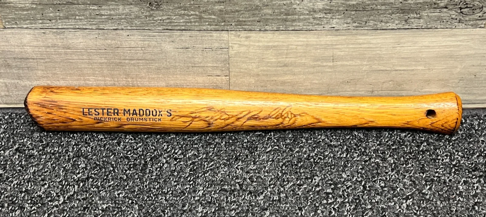 Lester Maddox — Lester Maddox Pickrick Drumstick! Signed on 12/18/1974! Great Condition!