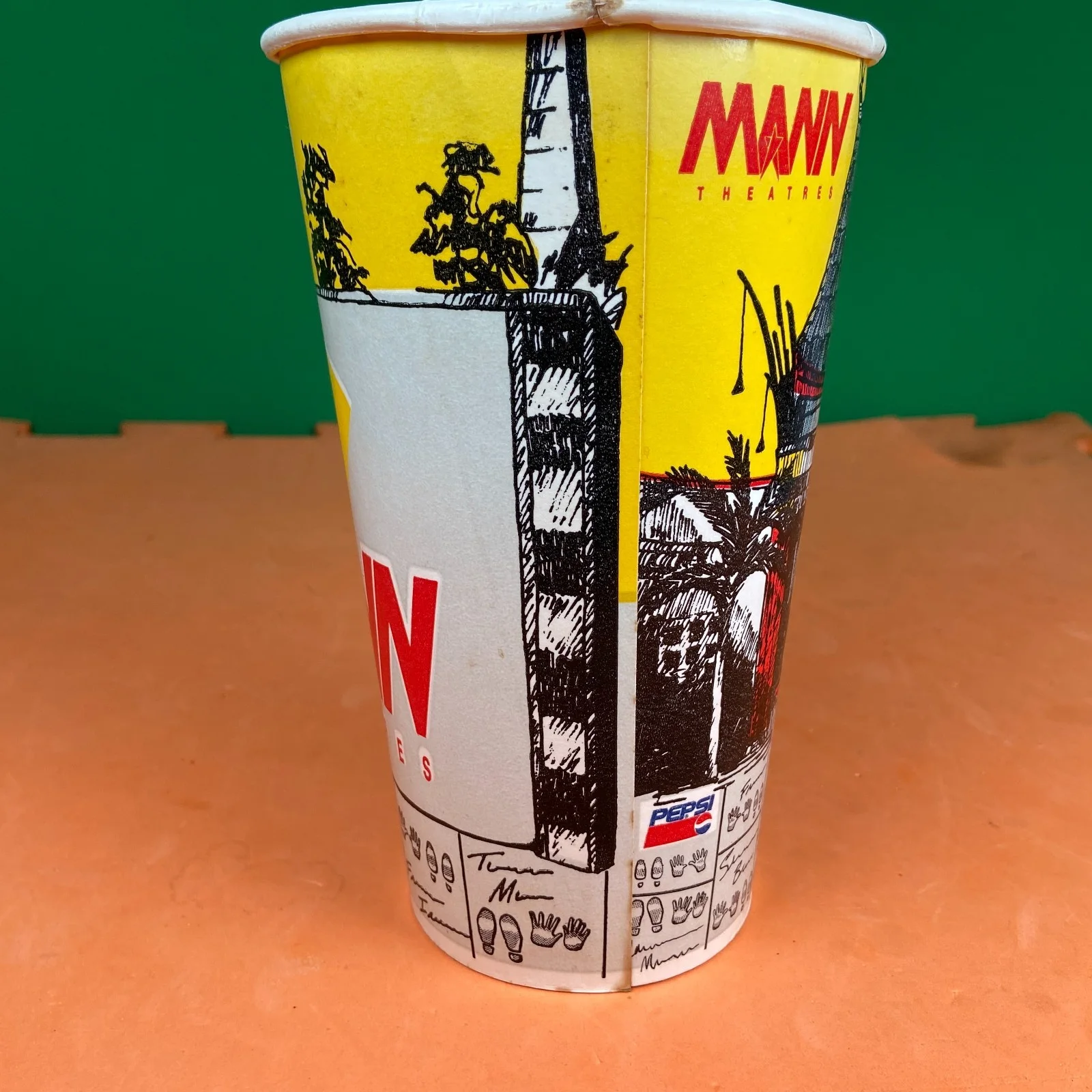 Vintage Mann Chinese Theatre Hollywood Pepsi Paper Cup SUPER RARE 25 years old, изображение 2
