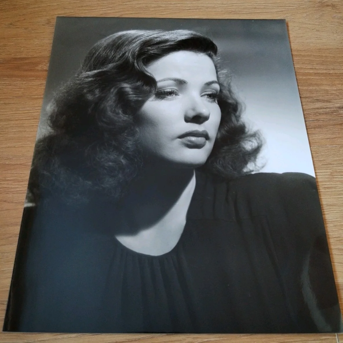 GENE TIERNEY - AUTOGRAPH SIGNED PAGE ... PLUS BEAUTIFUL 8"X10" PHOTO, изображение 3