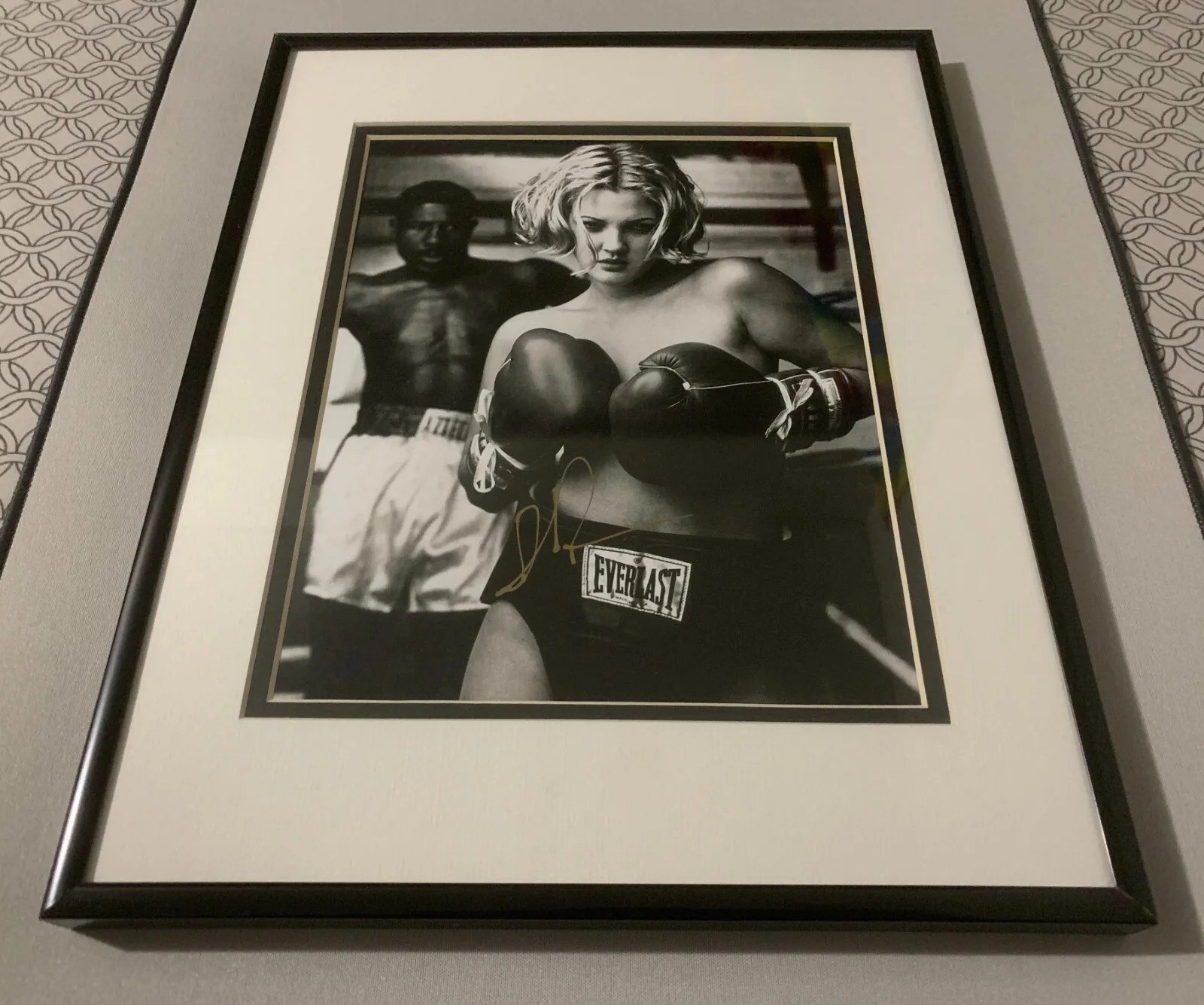 Drew Barrymore — Framed Drew Barrymore Autographed/Signed Authentic 8x10 Photo w/COA, image 2