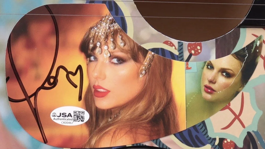 Taylor Swift Guitar Signed Custom Show Girl Pickguard Pop Star JSA Authentic, image 3
