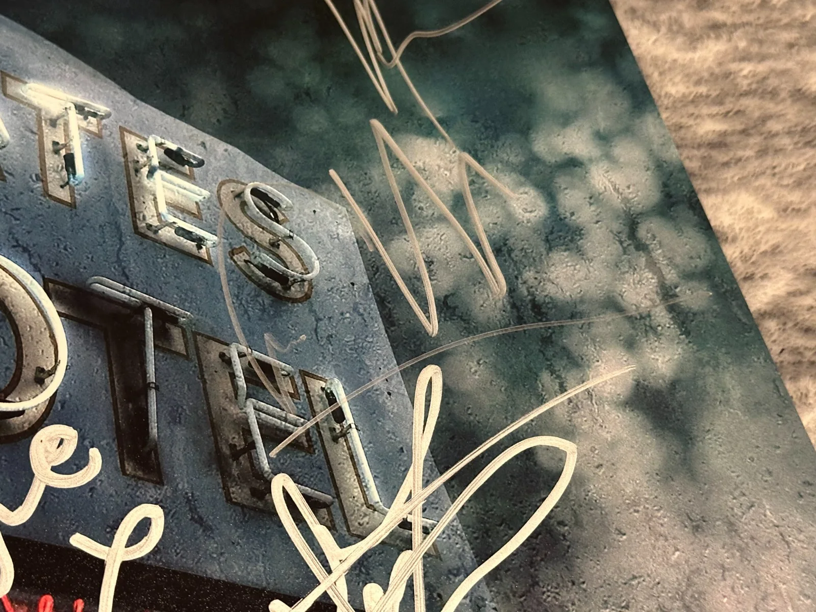 Bates Motel cast signed 8x10 Freddie Highmore Vera Farmiga Nicola Peltz O Cooke, изображение 4