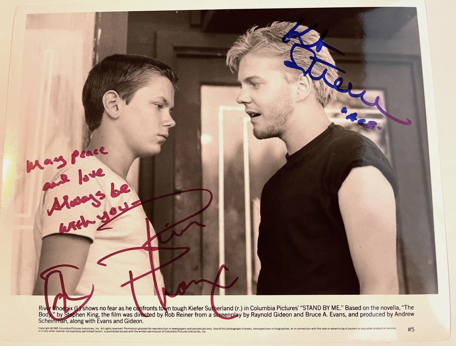 River Phoenix — STAND BY ME vintage signed production photo RIVER PHOENIX & KIEFER SUTHERLAND