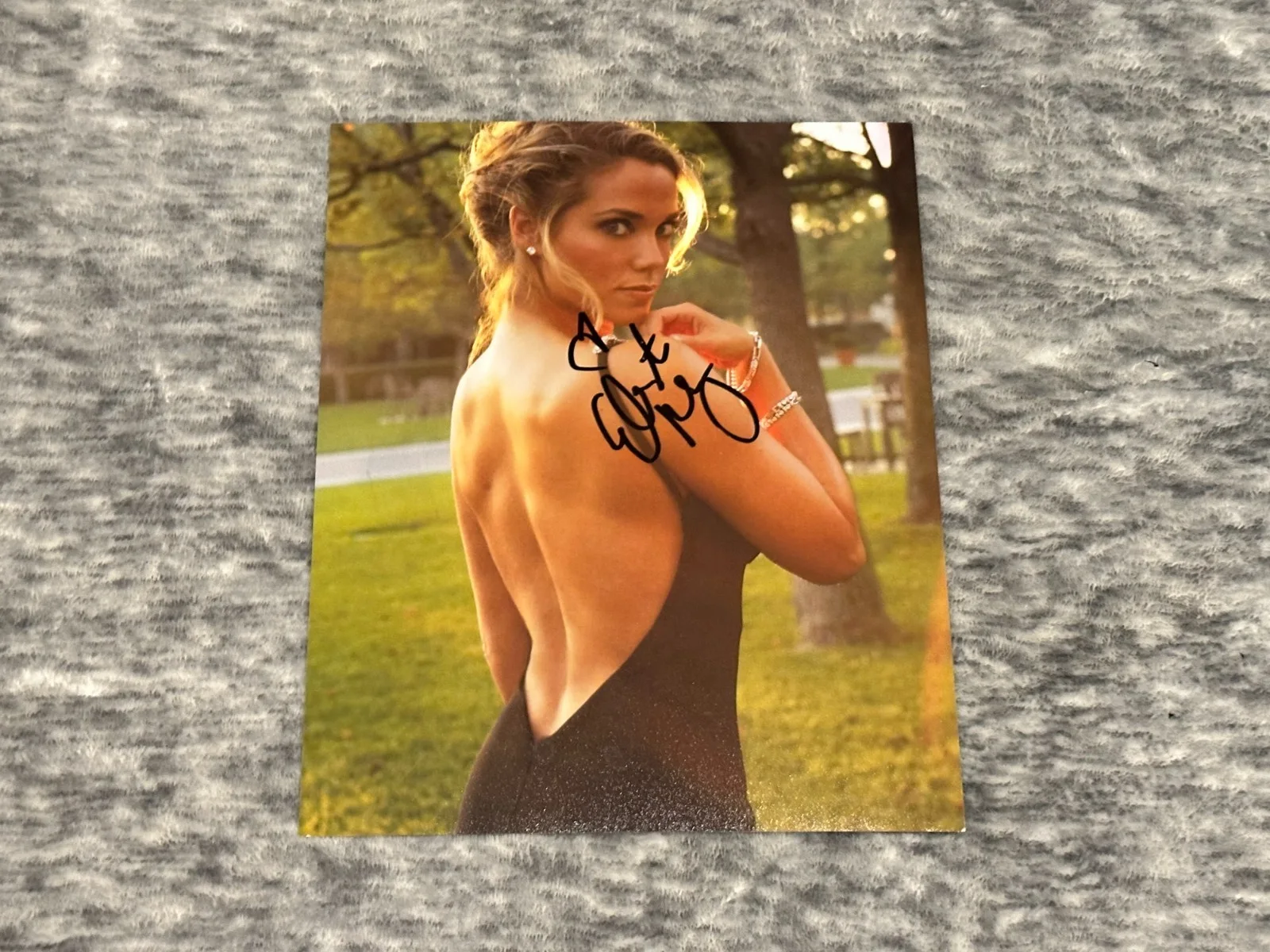 Elizabeth Berkley — Elizabeth Berkley signed sexy 8x10 Saved By The Bell Showgirls actress, изображение 2