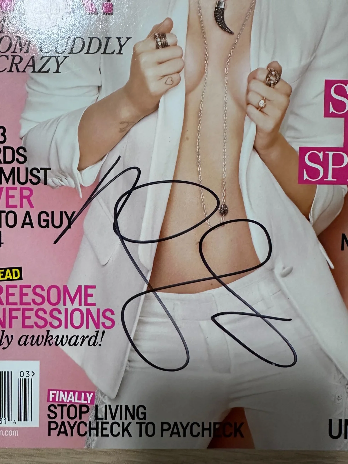 Miley Cyrus — Miley Cyrus signed Cosmo magazine Hannah Montana Bangerz Flowers Grammy, изображение 4