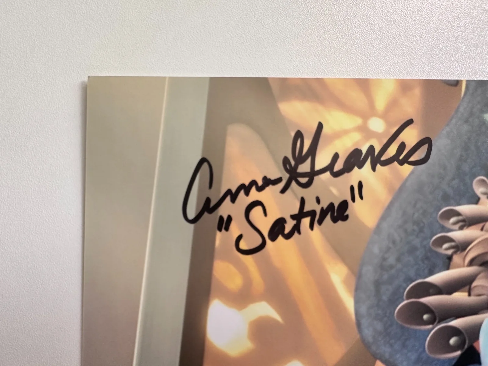 Anna Graves — Anna Graves Signed TOPPS 8x10 Star Wars: The Clone Wars Satine Kryze Autograph, image 2